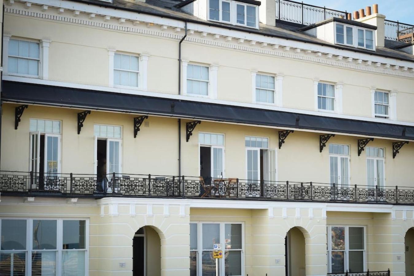 Air Maison - Stunning Beach Front Apartment Portsmouth Exterior photo